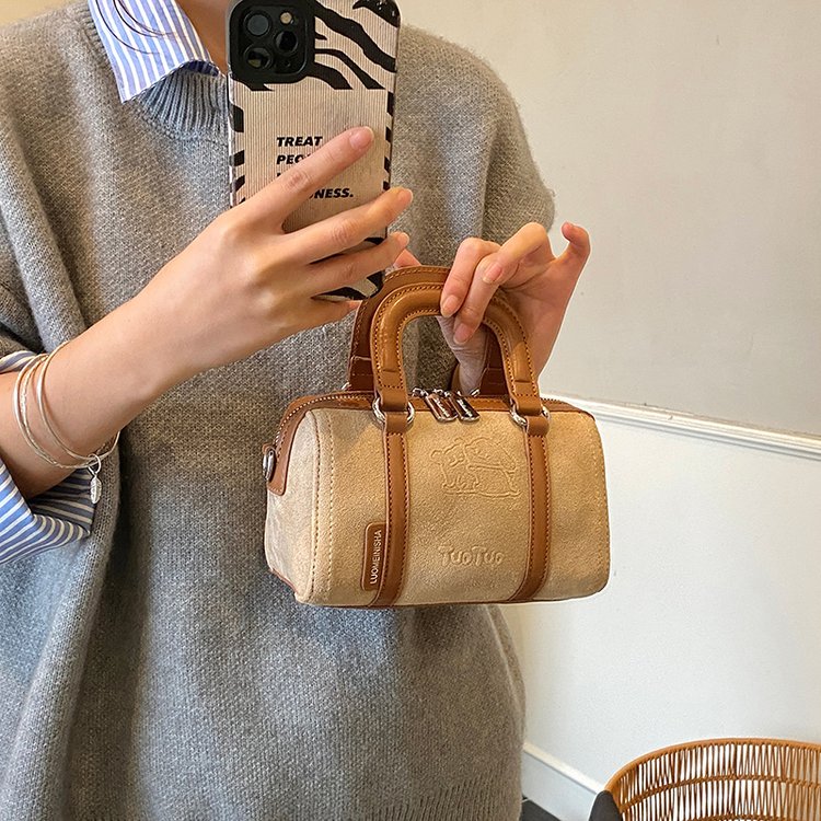 Women's Vintage-Inspired Solid-Color Barrel-Shaped PU Leather Handbag thumbnail 2