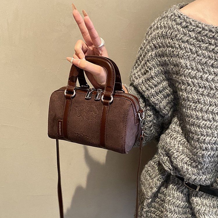 Women's Vintage-Inspired Solid-Color Barrel-Shaped PU Leather Handbag thumbnail 3