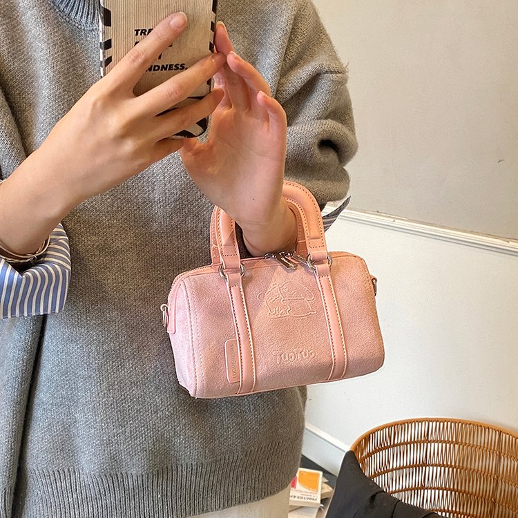Women's Vintage-Inspired Solid-Color Barrel-Shaped PU Leather Handbag thumbnail 4