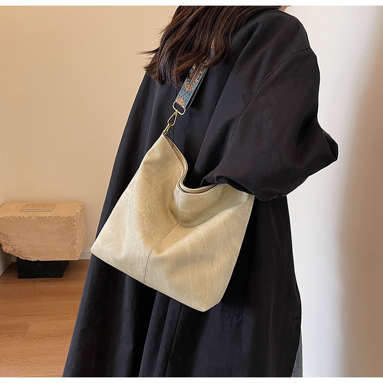 Women's PU Leather Wide Woven Strap Shoulder Bag detail 17
