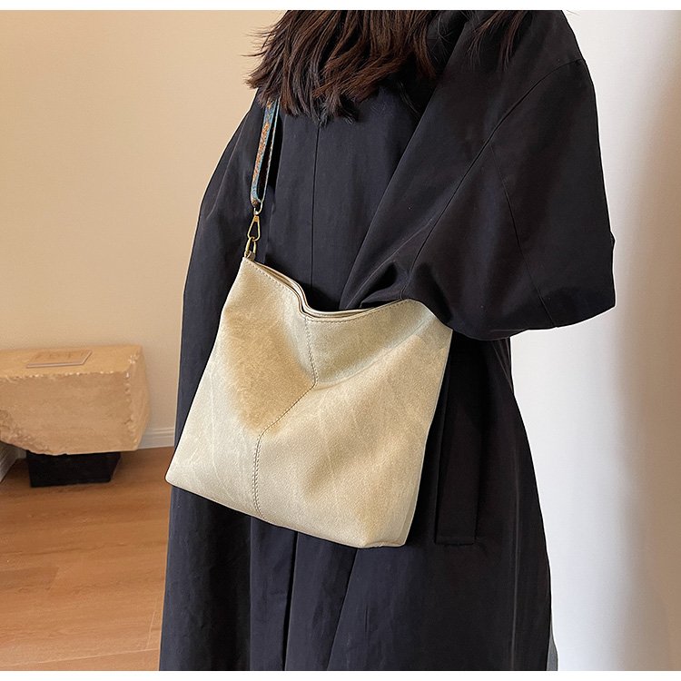 Women's PU Leather Wide Woven Strap Shoulder Bag detail 25
