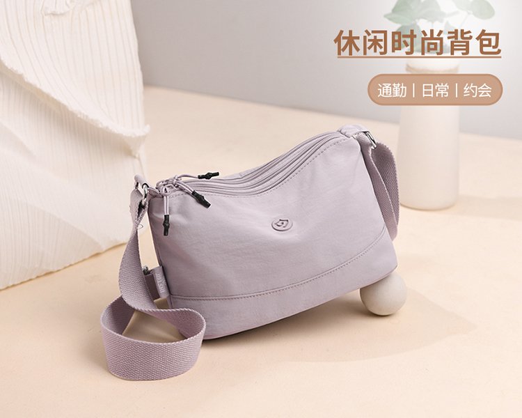 Women's Soft Everyday Nylon Shoulder Bag detail 4