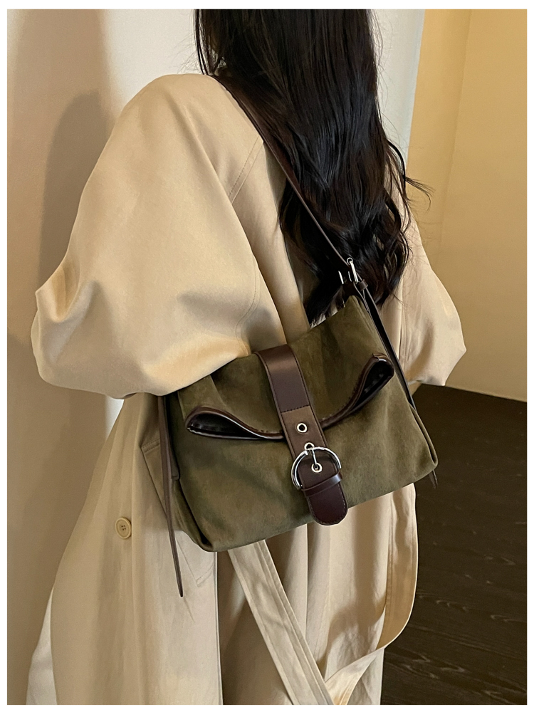 Women's Classic PU Leather Flap Crossbody Bag with Adjustable Strap detail 17