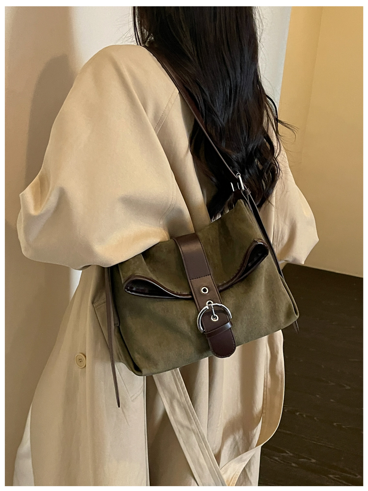 Women's Classic PU Leather Flap Crossbody Bag with Adjustable Strap detail 18