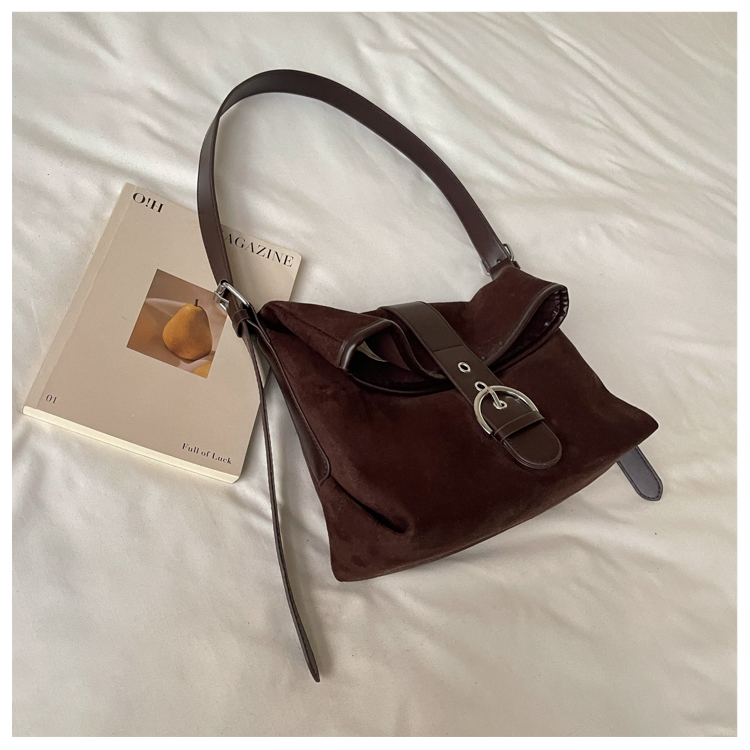 Women's Classic PU Leather Flap Crossbody Bag with Adjustable Strap detail 1