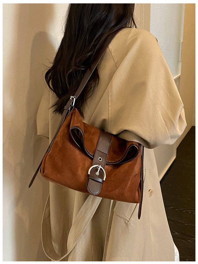 Women's Classic PU Leather Flap Crossbody Bag with Adjustable Strap detail 19