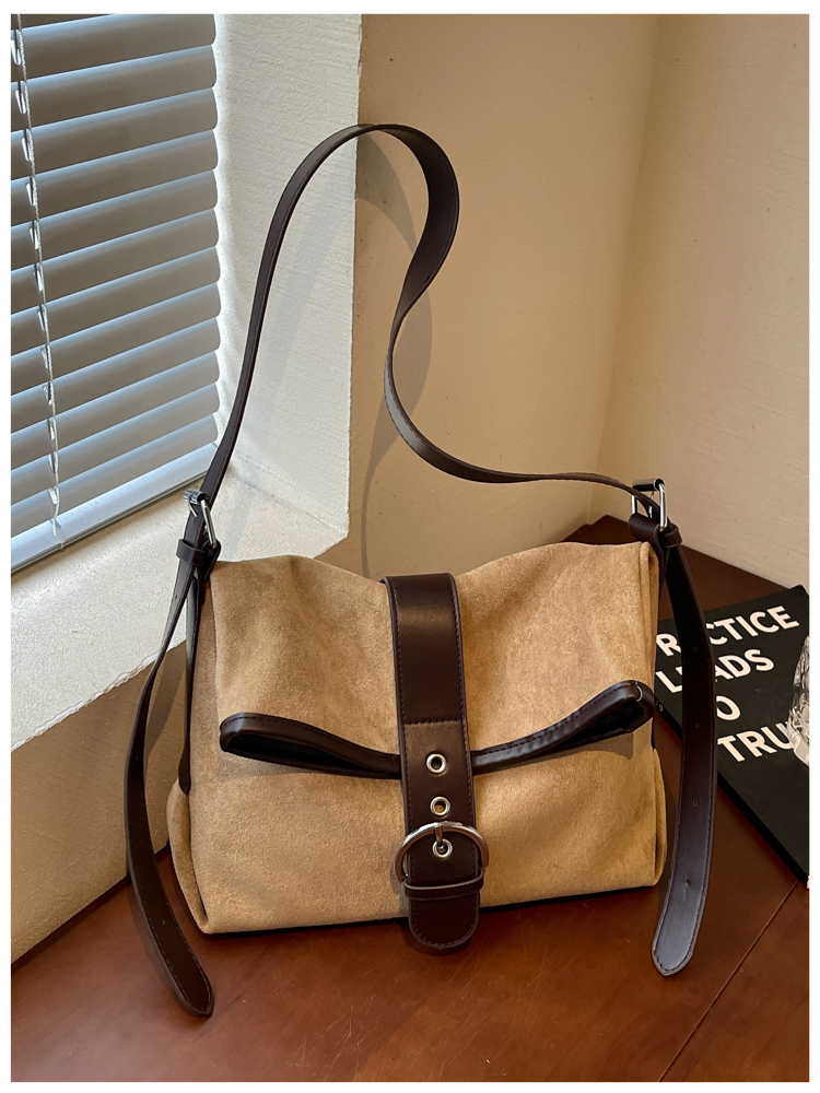 Women's Classic PU Leather Flap Crossbody Bag with Adjustable Strap detail 23
