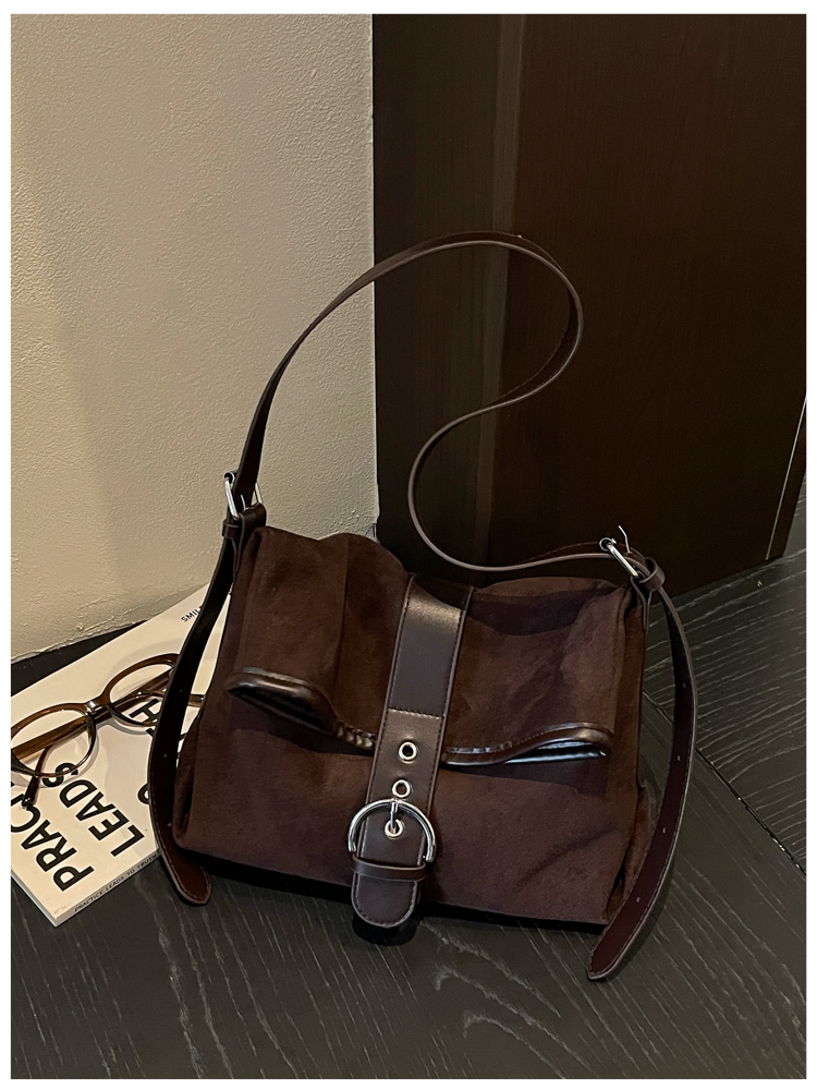 Women's Classic PU Leather Flap Crossbody Bag with Adjustable Strap detail 25