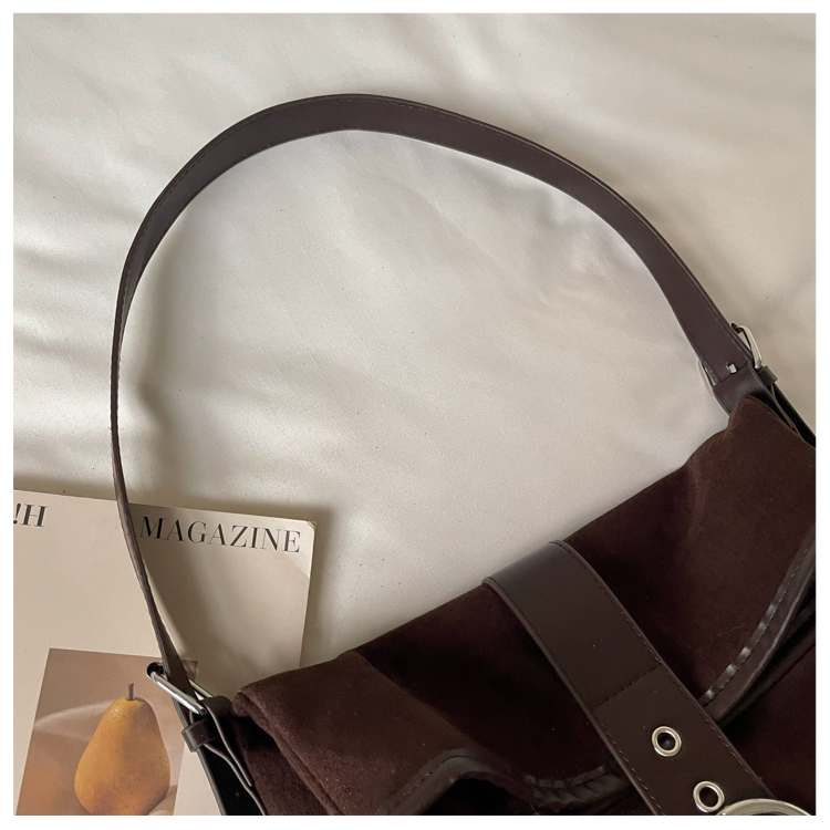 Women's Classic PU Leather Flap Crossbody Bag with Adjustable Strap detail 2