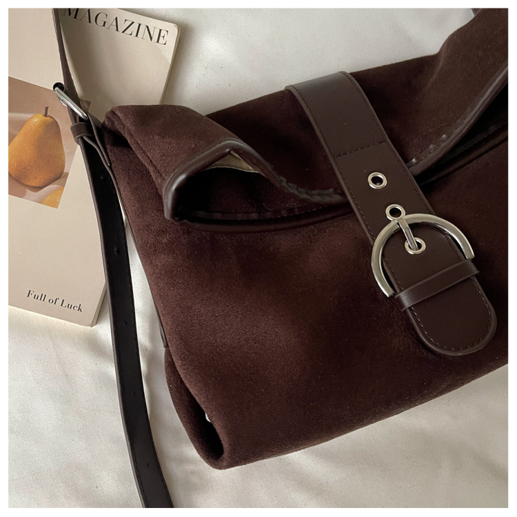 Women's Classic PU Leather Flap Crossbody Bag with Adjustable Strap detail 3