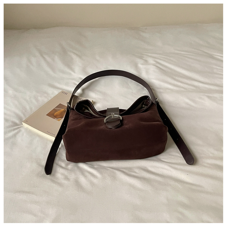 Women's Classic PU Leather Flap Crossbody Bag with Adjustable Strap detail 5