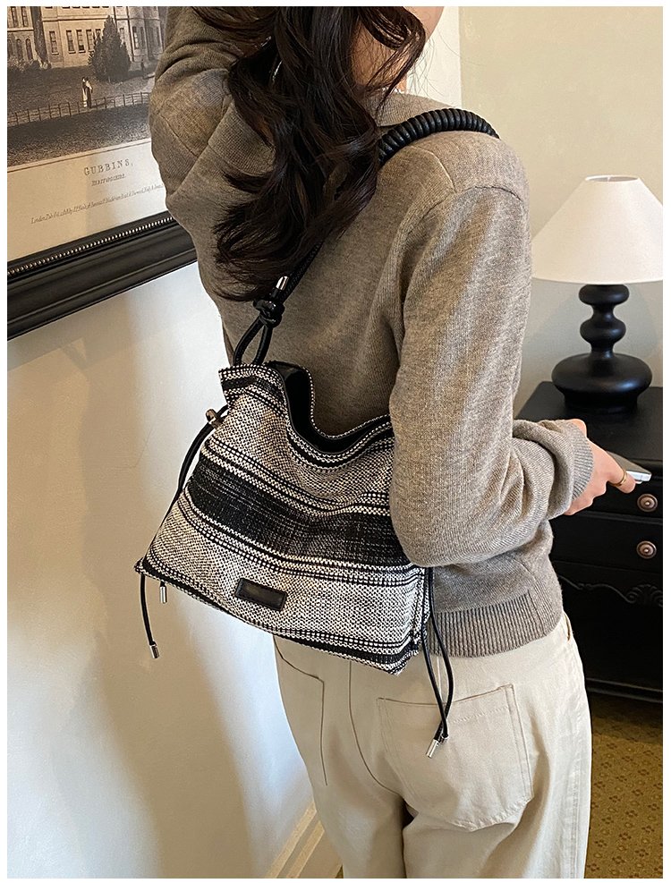 Women's Relaxed Fabric Shoulder Bag with Magnetic Snap detail 14