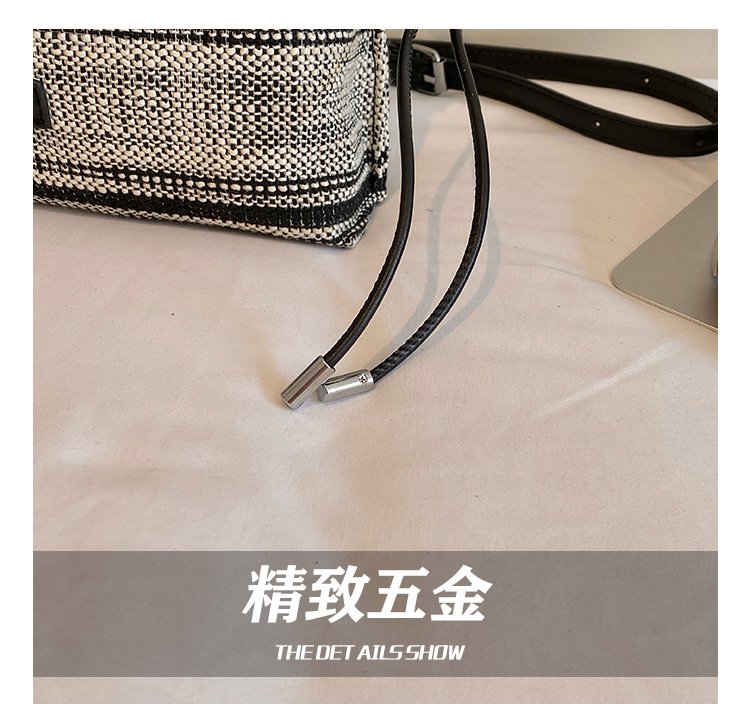 Women's Relaxed Fabric Shoulder Bag with Magnetic Snap detail 8