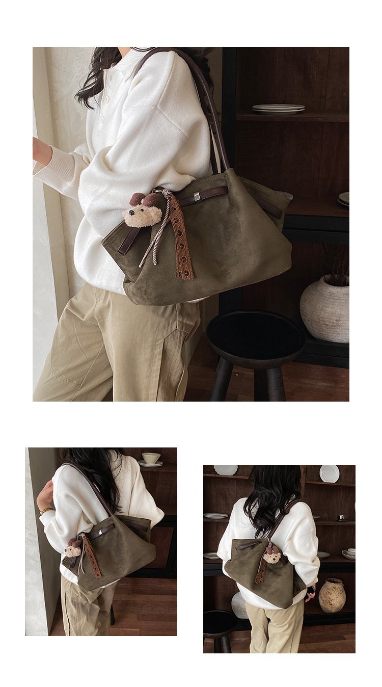 Women's Chic PU Leather Shell Shoulder Bag with Zipper detail 1
