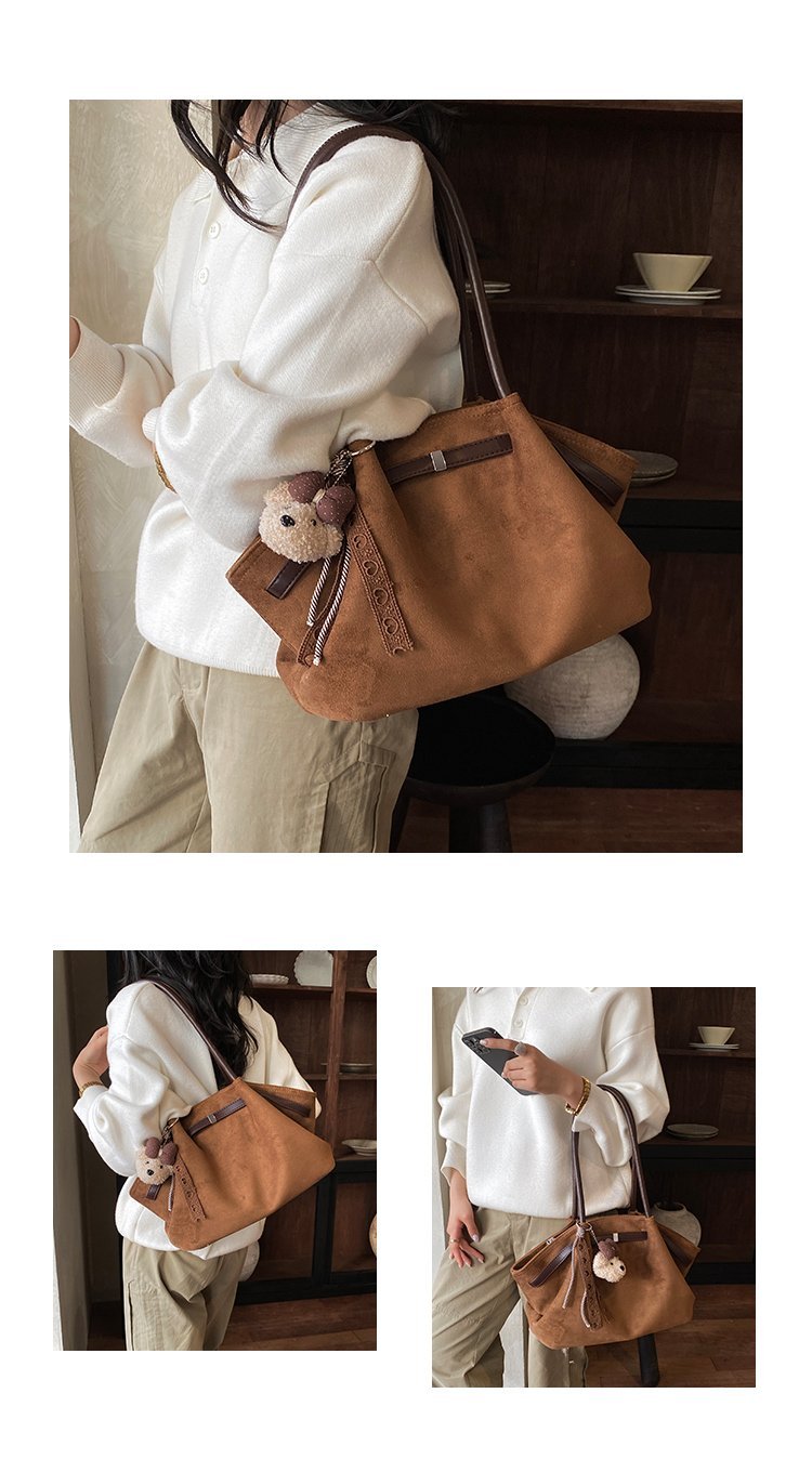 Women's Chic PU Leather Shell Shoulder Bag with Zipper detail 2