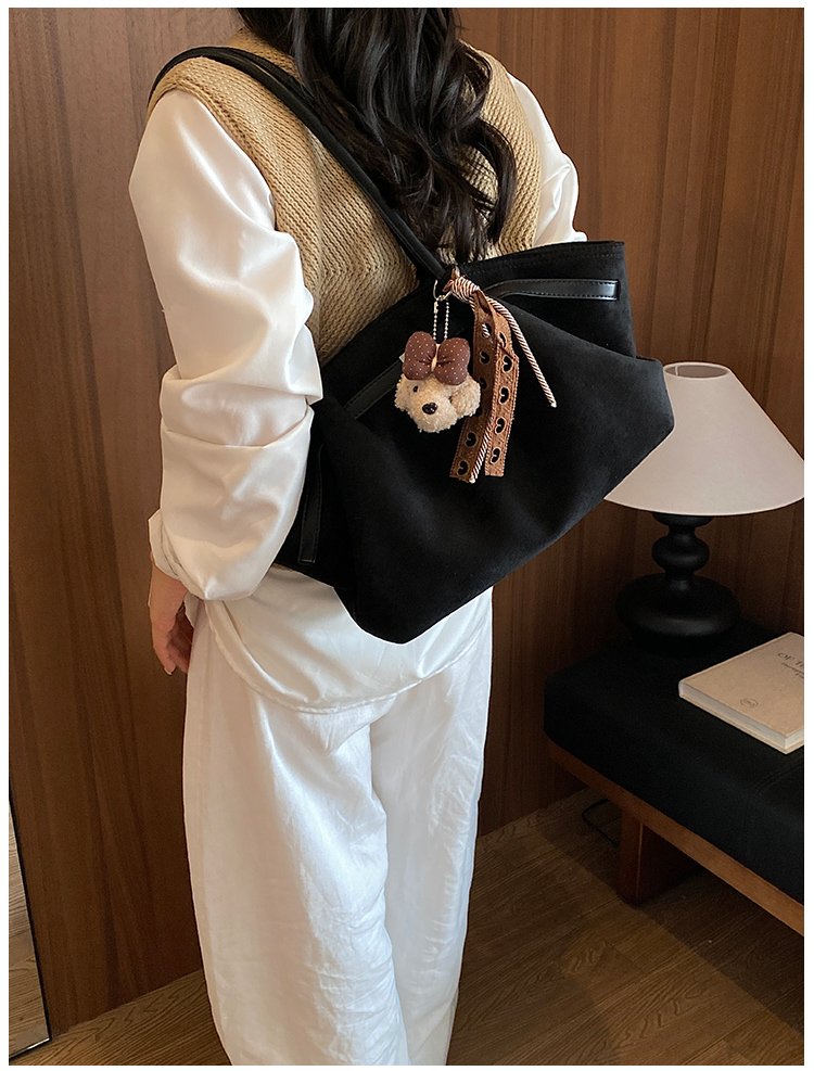 Women's Chic PU Leather Shell Shoulder Bag with Zipper detail 38