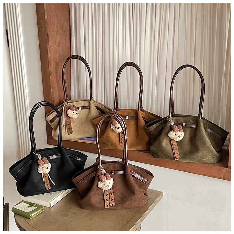 Women's Chic PU Leather Shell Shoulder Bag with Zipper detail 4