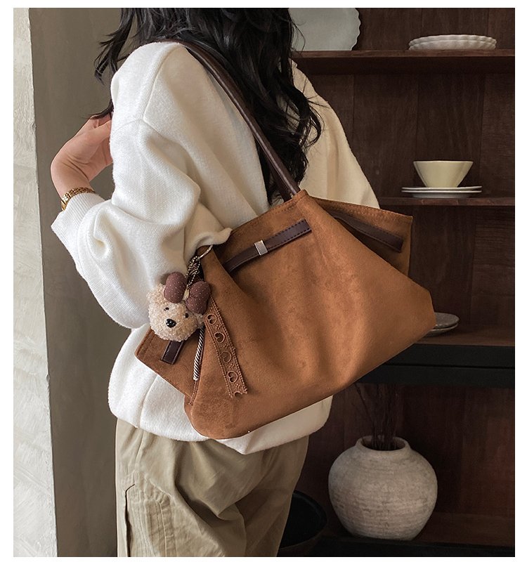 Women's Chic PU Leather Shell Shoulder Bag with Zipper detail 6