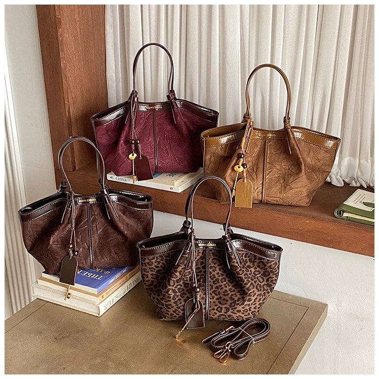 Women's Timeless PU Leather Tote Bag with Magnetic Snap detail 1