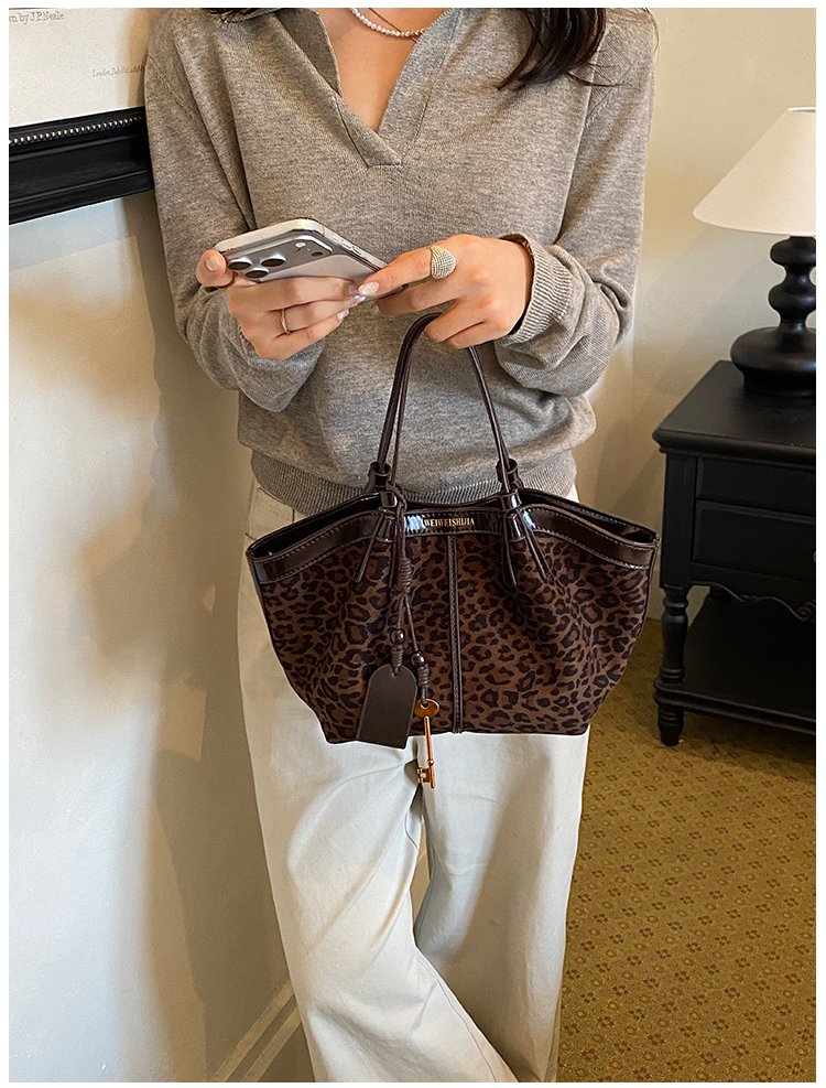 Women's Timeless PU Leather Tote Bag with Magnetic Snap detail 19