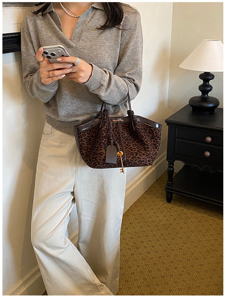 Women's Timeless PU Leather Tote Bag with Magnetic Snap detail 20