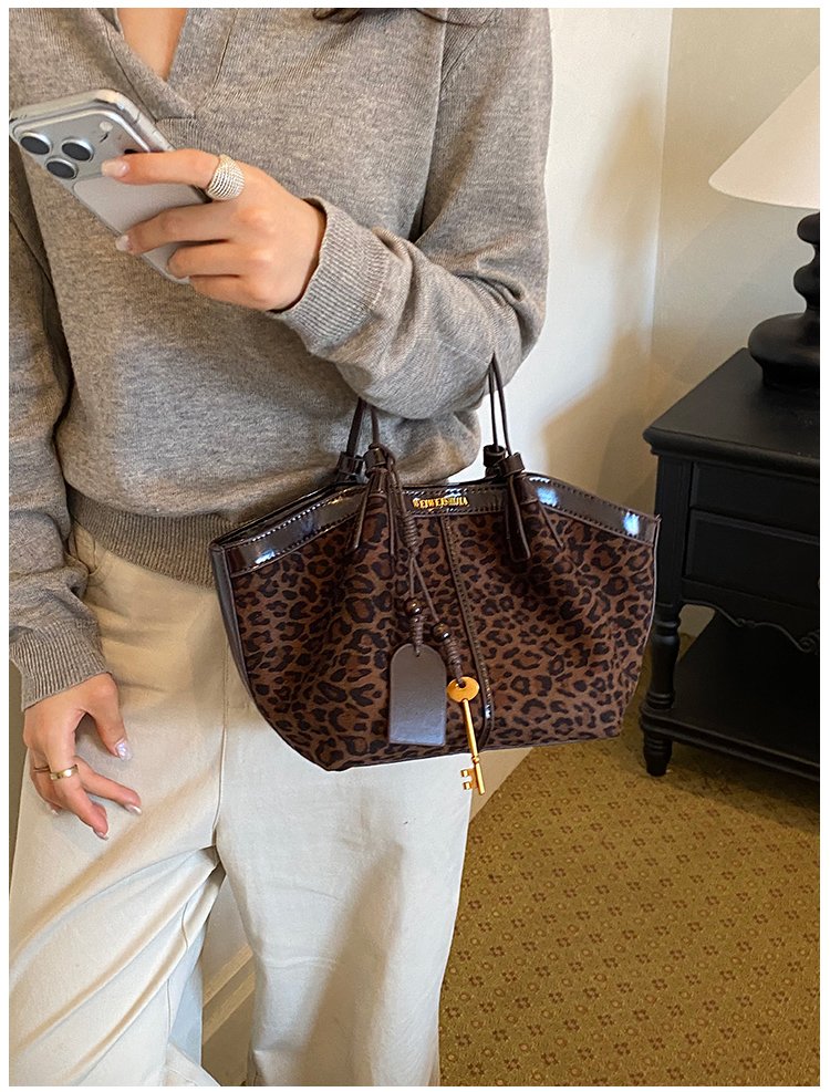 Women's Timeless PU Leather Tote Bag with Magnetic Snap detail 21