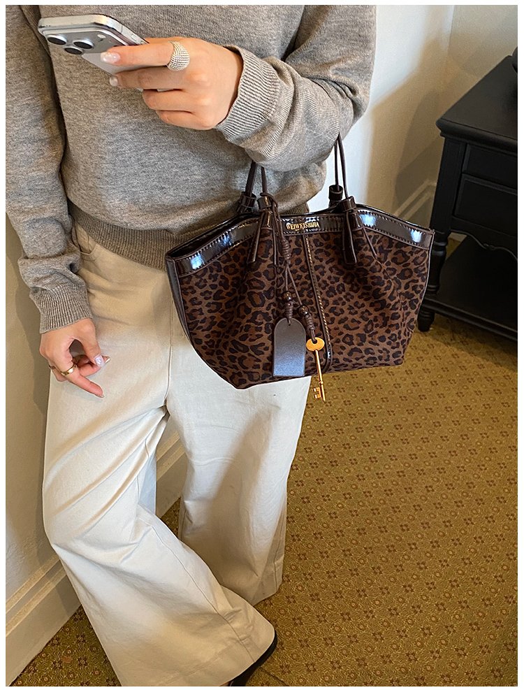 Women's Timeless PU Leather Tote Bag with Magnetic Snap detail 22