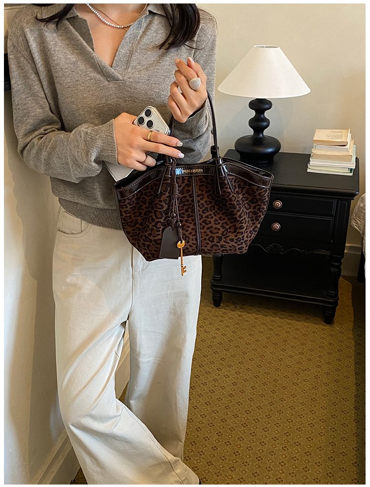 Women's Timeless PU Leather Tote Bag with Magnetic Snap detail 23
