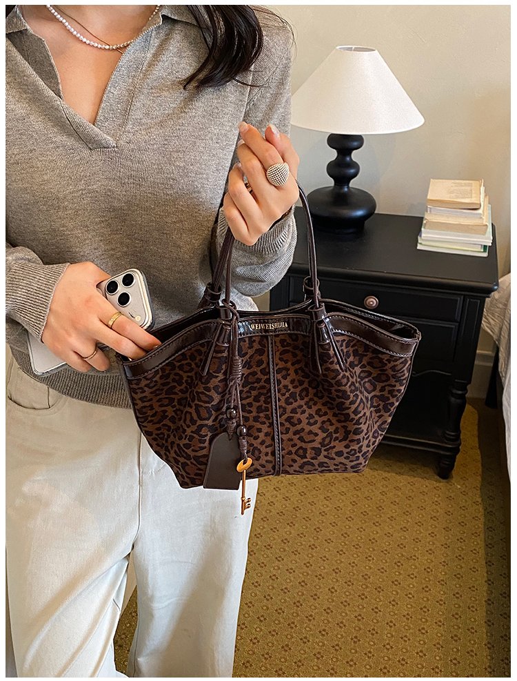 Women's Timeless PU Leather Tote Bag with Magnetic Snap detail 24