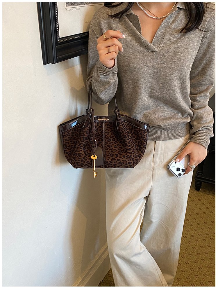 Women's Timeless PU Leather Tote Bag with Magnetic Snap detail 25
