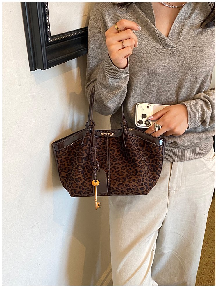Women's Timeless PU Leather Tote Bag with Magnetic Snap detail 26