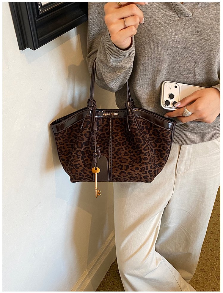 Women's Timeless PU Leather Tote Bag with Magnetic Snap detail 27