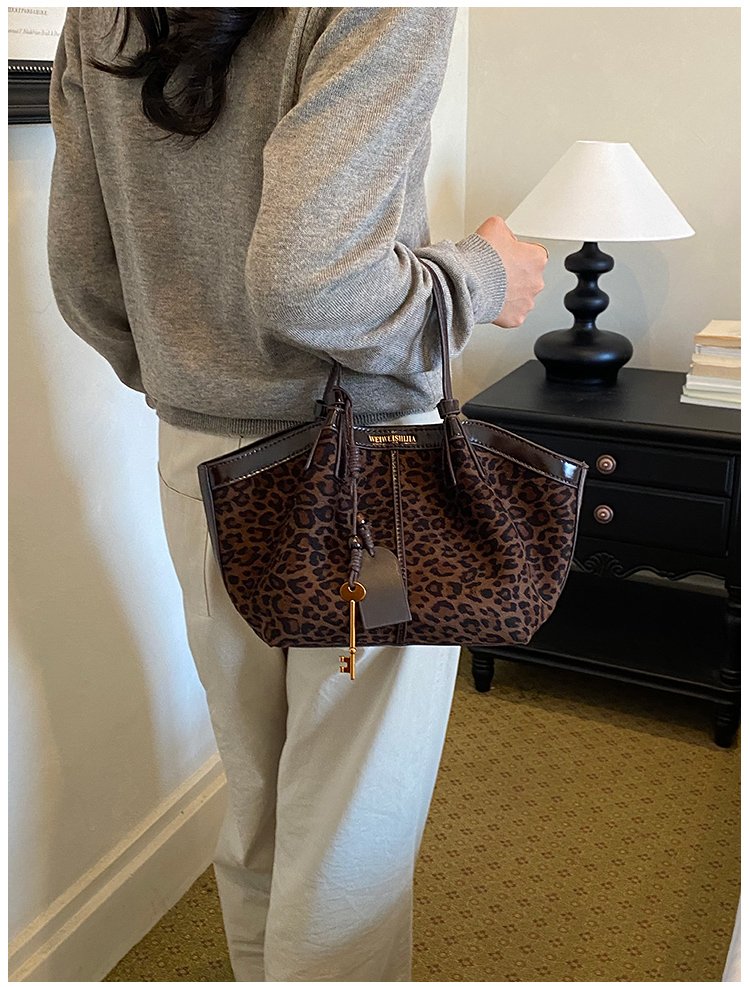 Women's Timeless PU Leather Tote Bag with Magnetic Snap detail 28