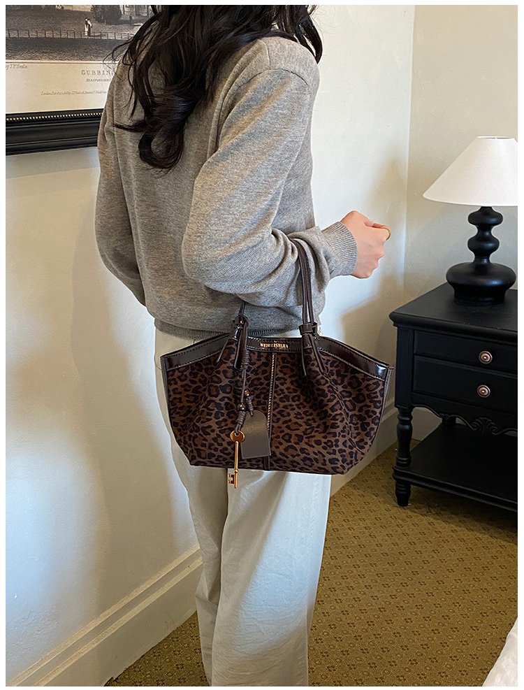Women's Timeless PU Leather Tote Bag with Magnetic Snap detail 29