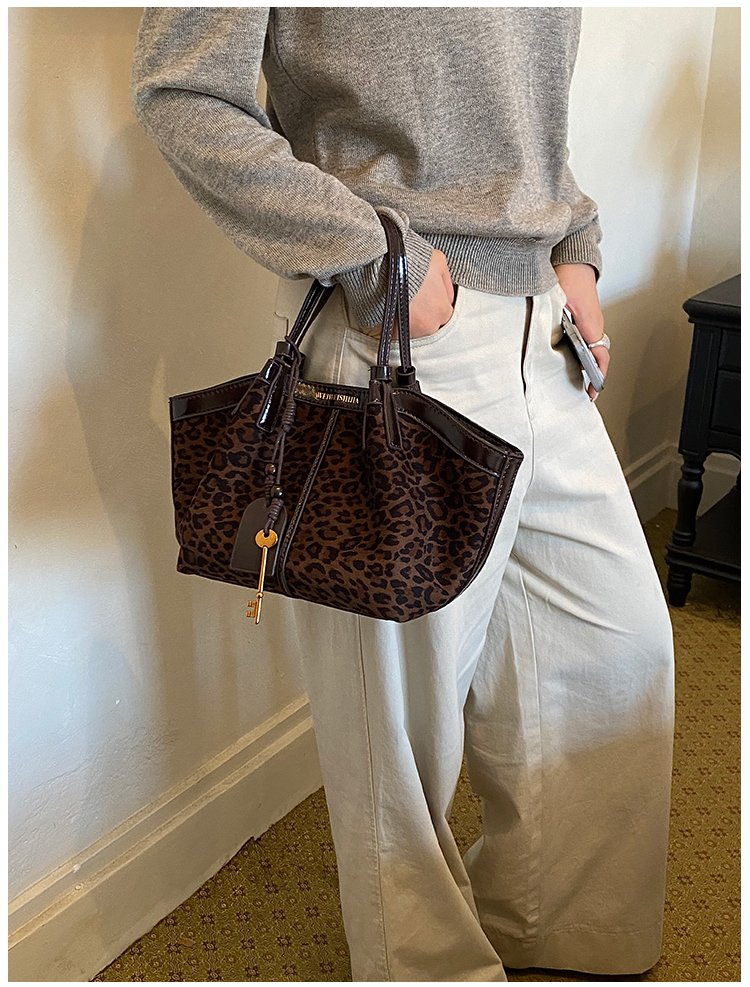 Women's Timeless PU Leather Tote Bag with Magnetic Snap detail 30