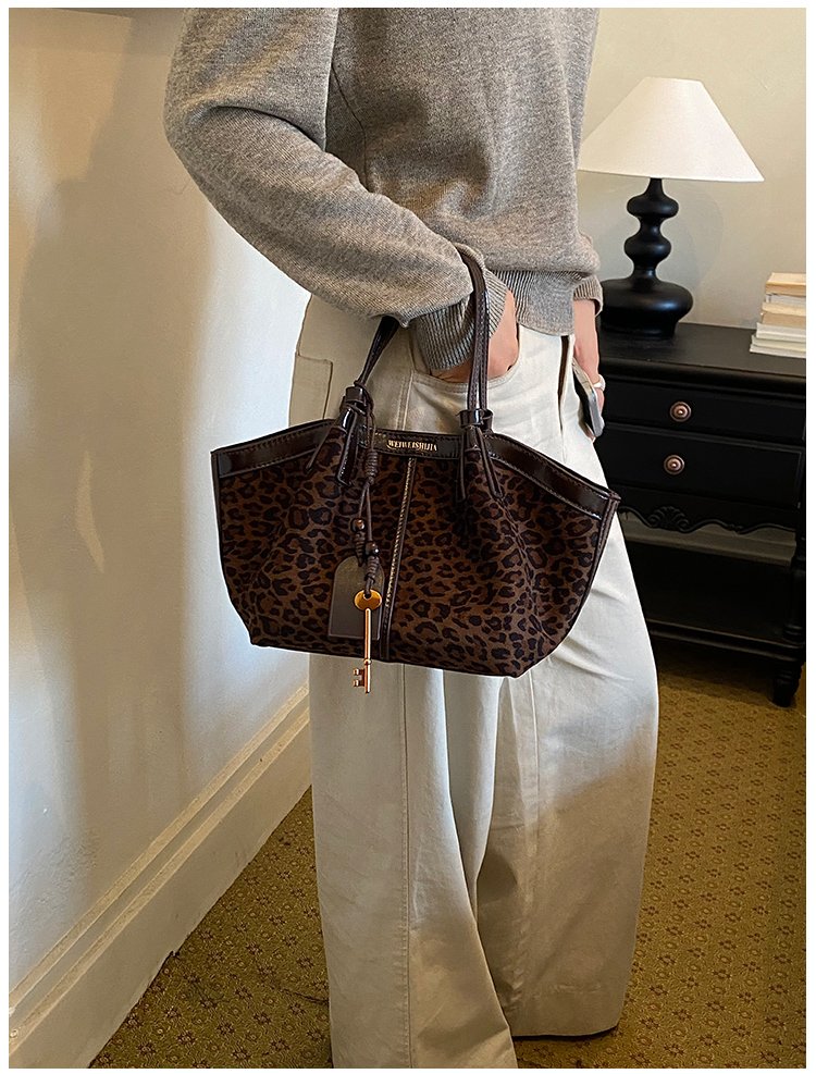 Women's Timeless PU Leather Tote Bag with Magnetic Snap detail 31