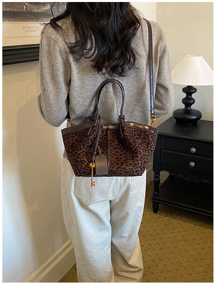 Women's Timeless PU Leather Tote Bag with Magnetic Snap detail 34
