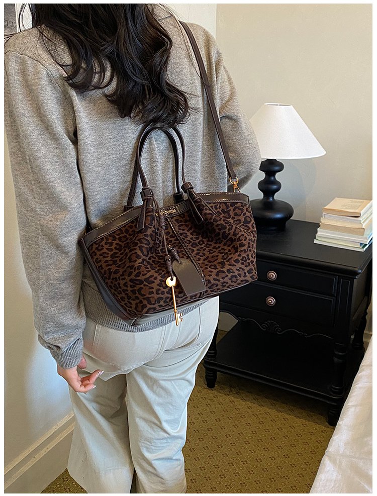 Women's Timeless PU Leather Tote Bag with Magnetic Snap detail 35