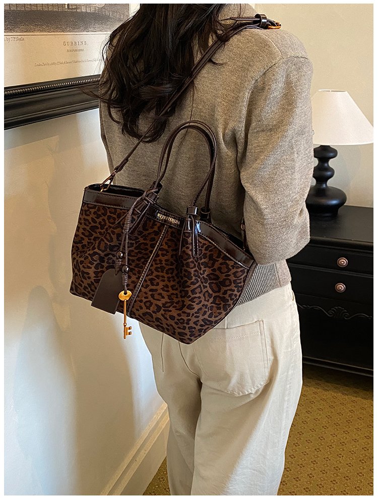 Women's Timeless PU Leather Tote Bag with Magnetic Snap detail 36