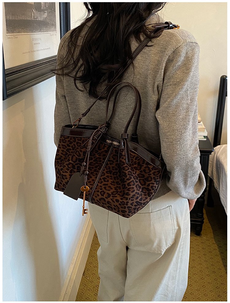 Women's Timeless PU Leather Tote Bag with Magnetic Snap detail 37