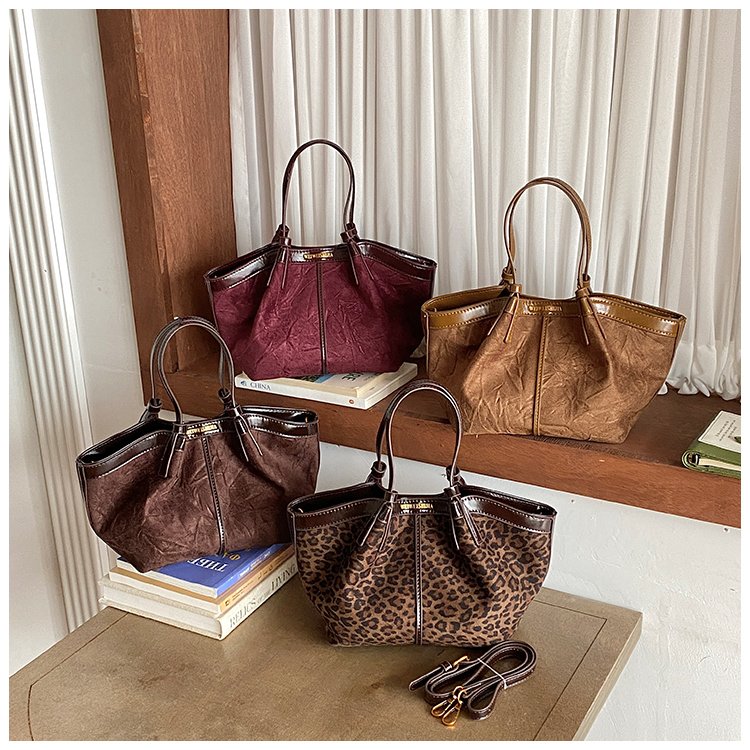 Women's Timeless PU Leather Tote Bag with Magnetic Snap detail 3