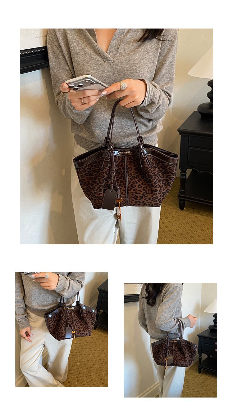 Women's Timeless PU Leather Tote Bag with Magnetic Snap detail 8