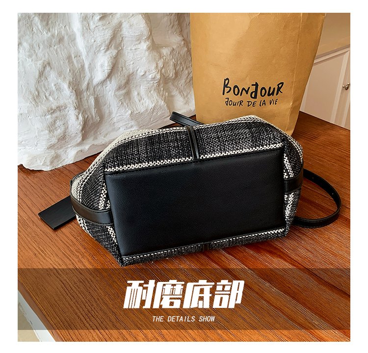 Women's Striped Cloth Crossbody Handbag with Magnetic Snap detail 3