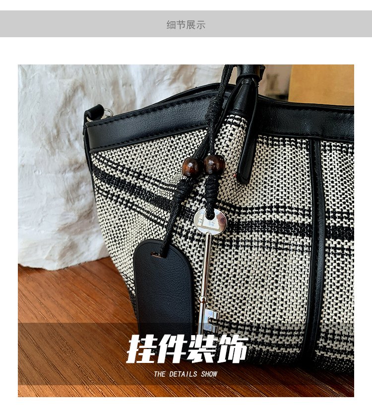 Women's Striped Cloth Crossbody Handbag with Magnetic Snap detail 4