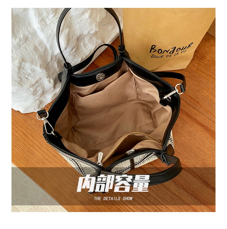 Women's Striped Cloth Crossbody Handbag with Magnetic Snap detail 6