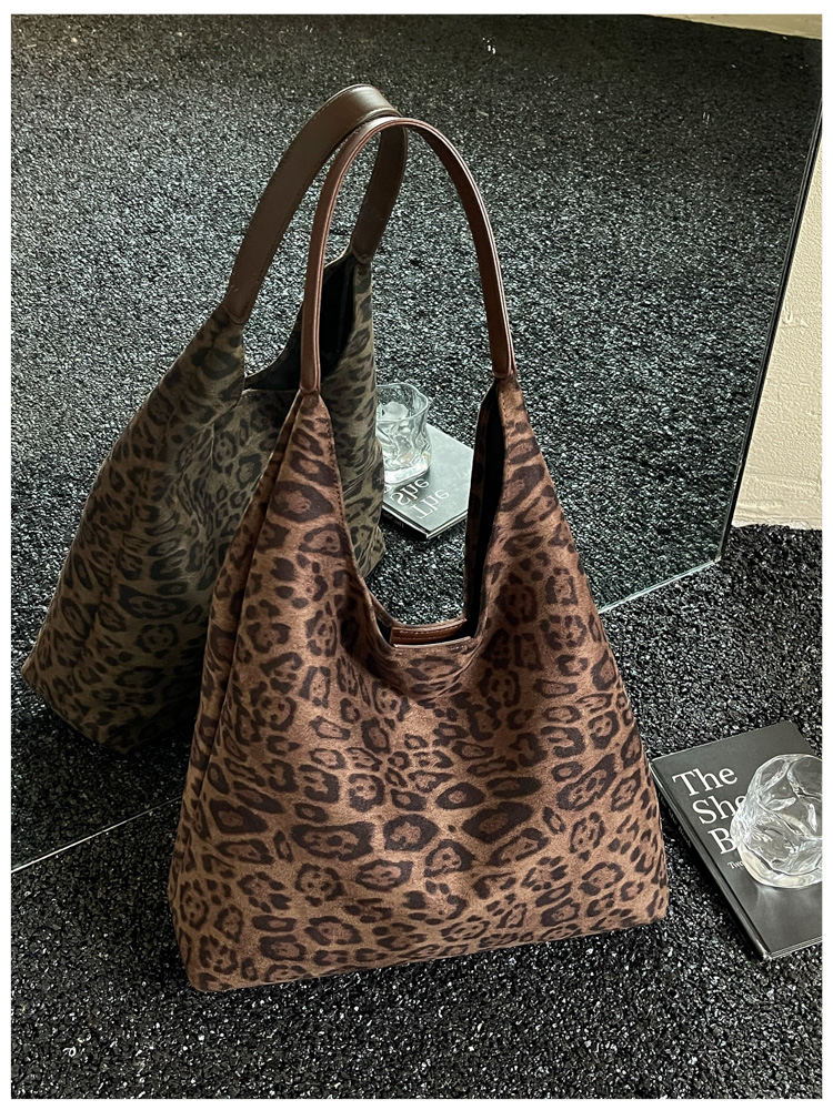 Fashion Striped PU Leather Shoulder Bag for Women detail 12