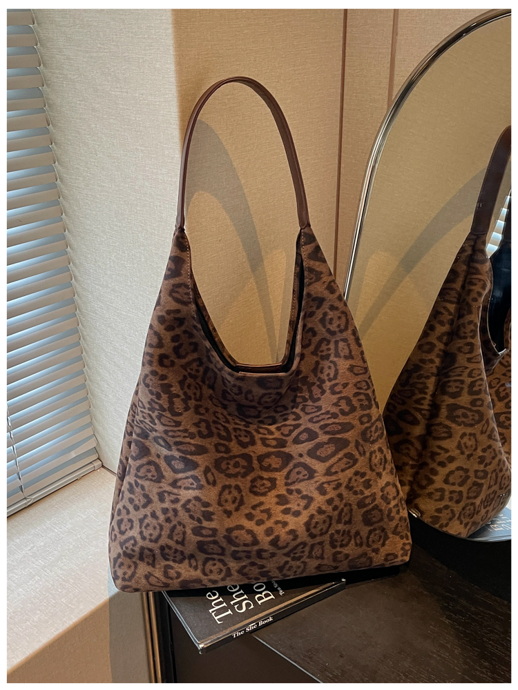 Fashion Striped PU Leather Shoulder Bag for Women detail 18