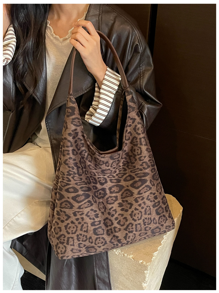 Fashion Striped PU Leather Shoulder Bag for Women view 3