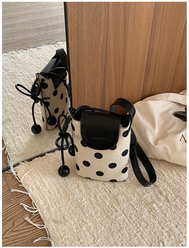 Women's PU Leather Woven Phone Bag view 3