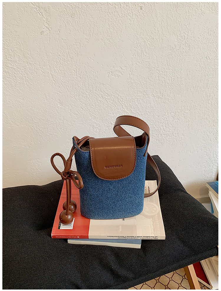 Women's PU Leather Woven Phone Bag view 4